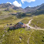 Luxurioese Chalet-apartment In Der Residenz Silvretta, Inkl Silvretta Card Premium * سي