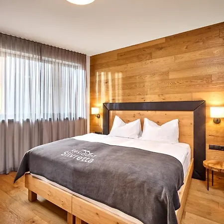 Luxurioese Chalet-apartment In Der Residenz Silvretta Daire