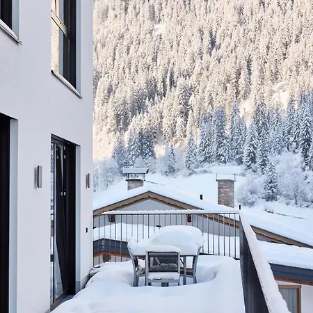 Luxurioese Chalet-apartment In Der Residenz Silvretta Daire See