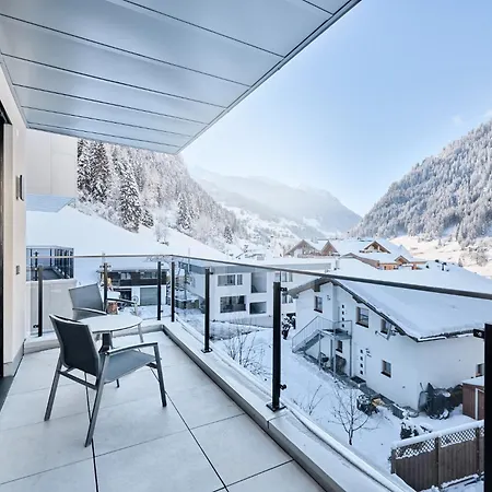 Luxurioese Chalet-apartment In Der Residenz Silvretta Daire